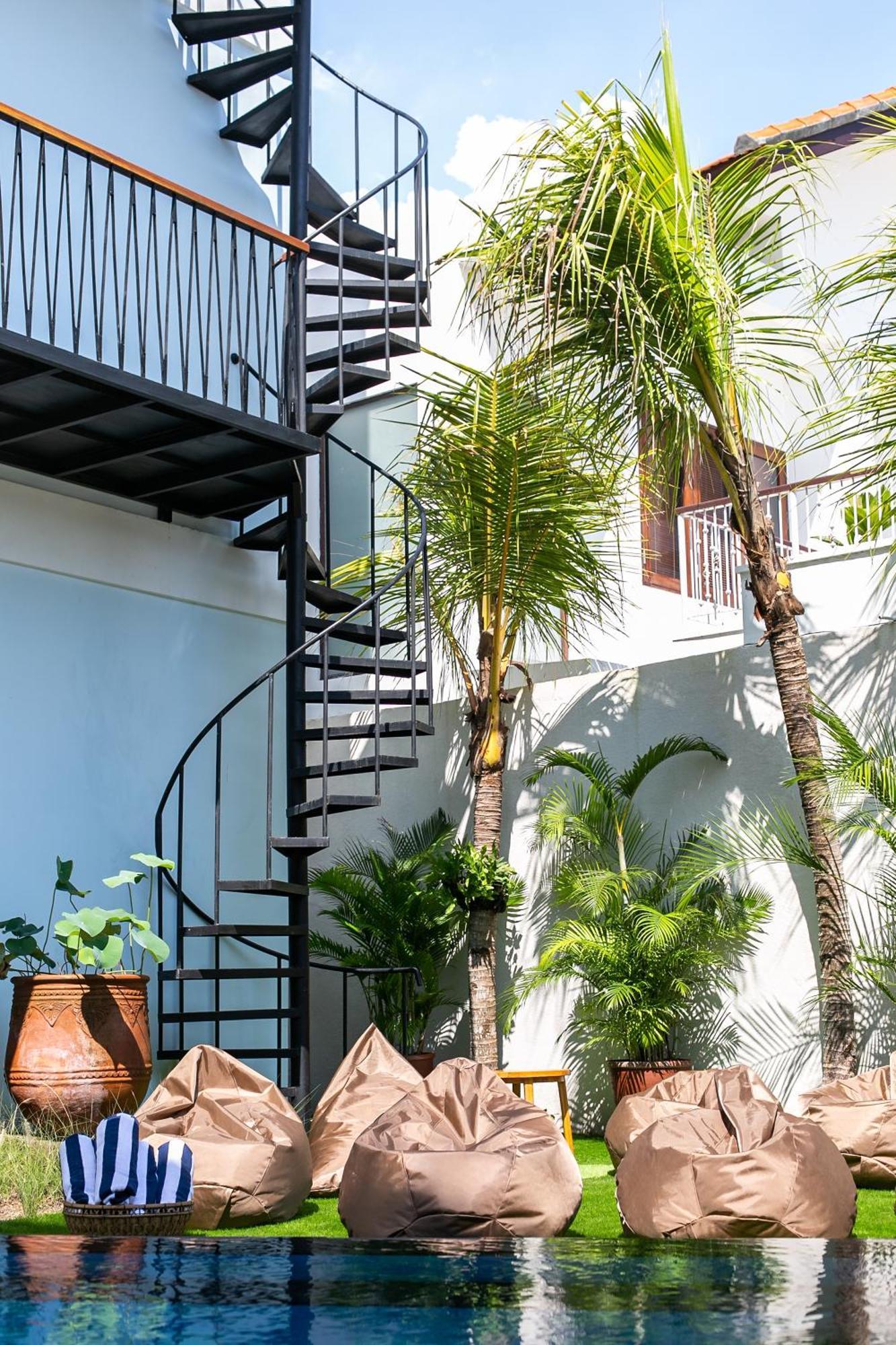 Coco & Pineapple Pants Hostel Canggu  Exterior photo