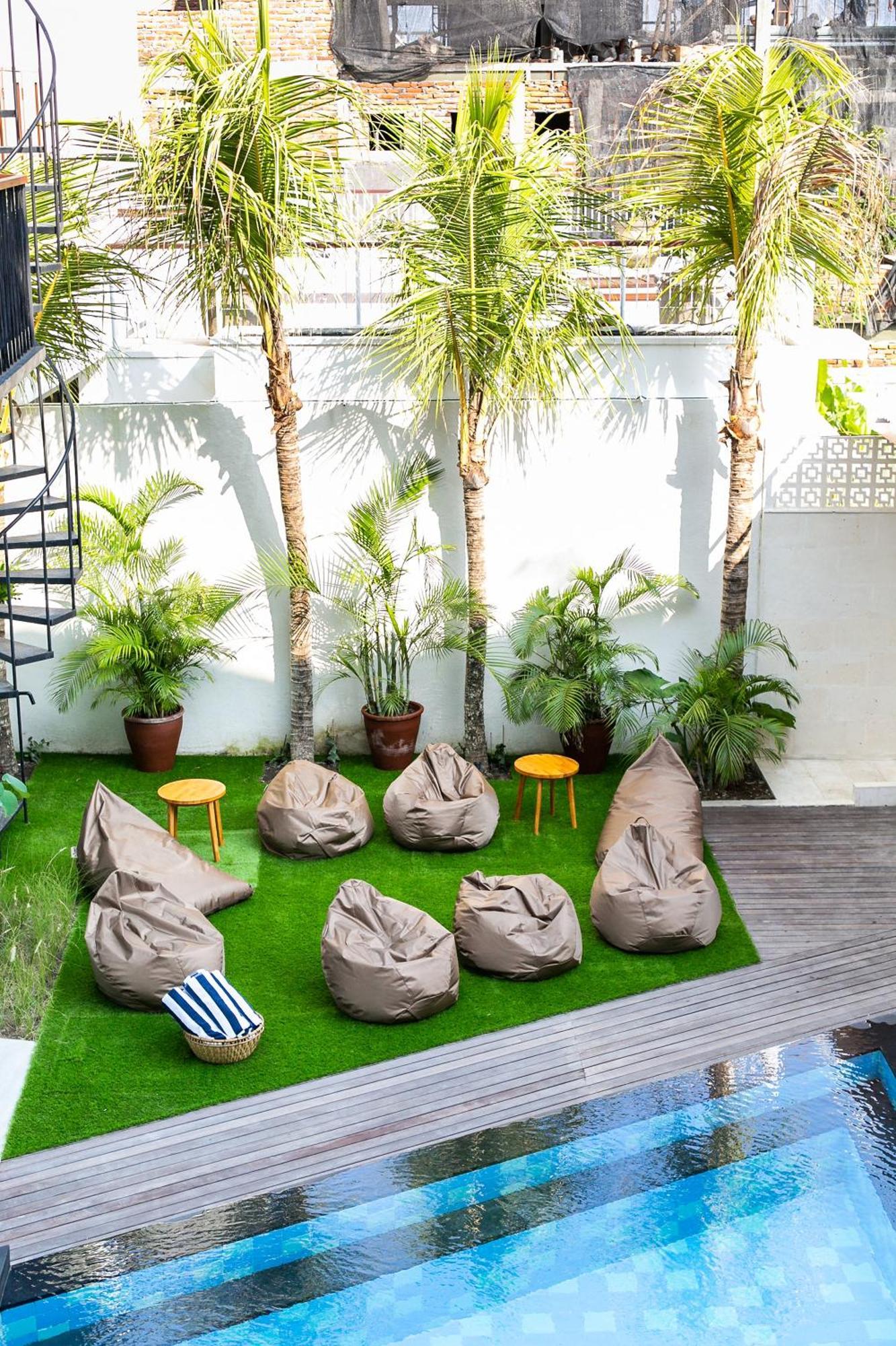 Coco & Pineapple Pants Hostel Canggu  Exterior photo